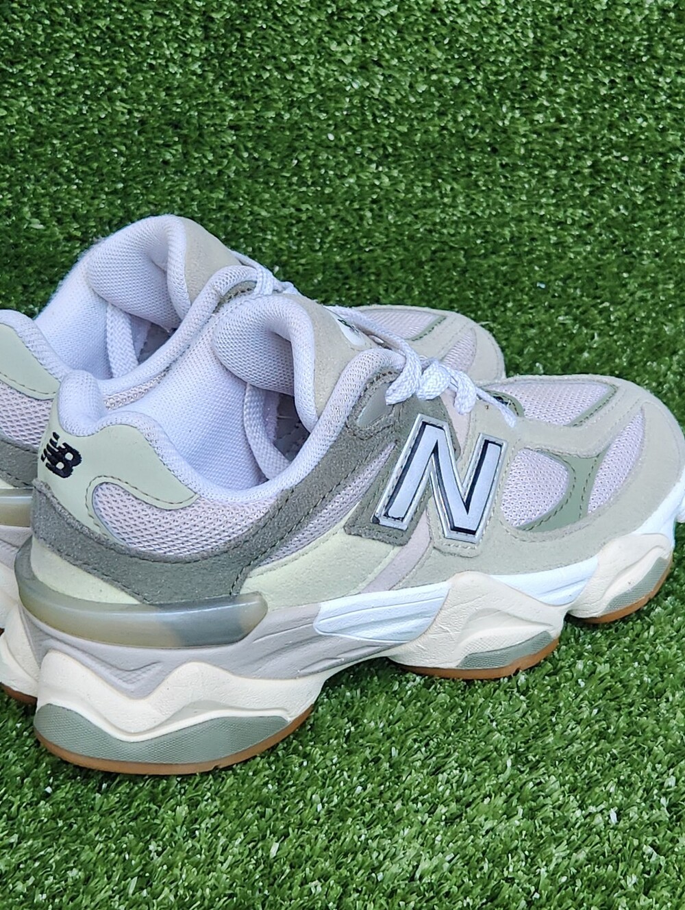 New Balance 9060 Little Girls Size 13 Athletic-Lifestyle Running Sneakers Shoes - Picture 5 of 16